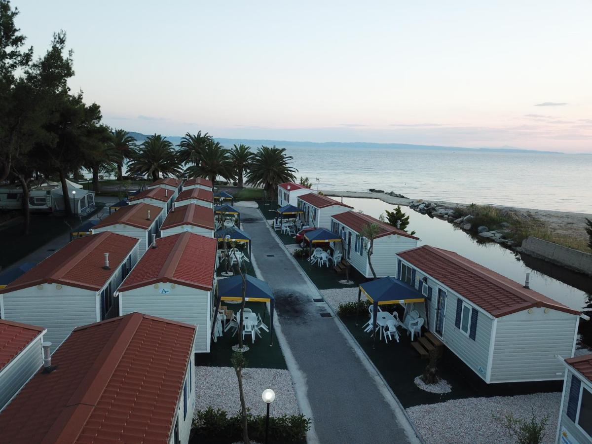 Happy Camp Mobile Homes In Castello Camping & Summer Resort เนโอสมาร์มาราส ภายนอก รูปภาพ